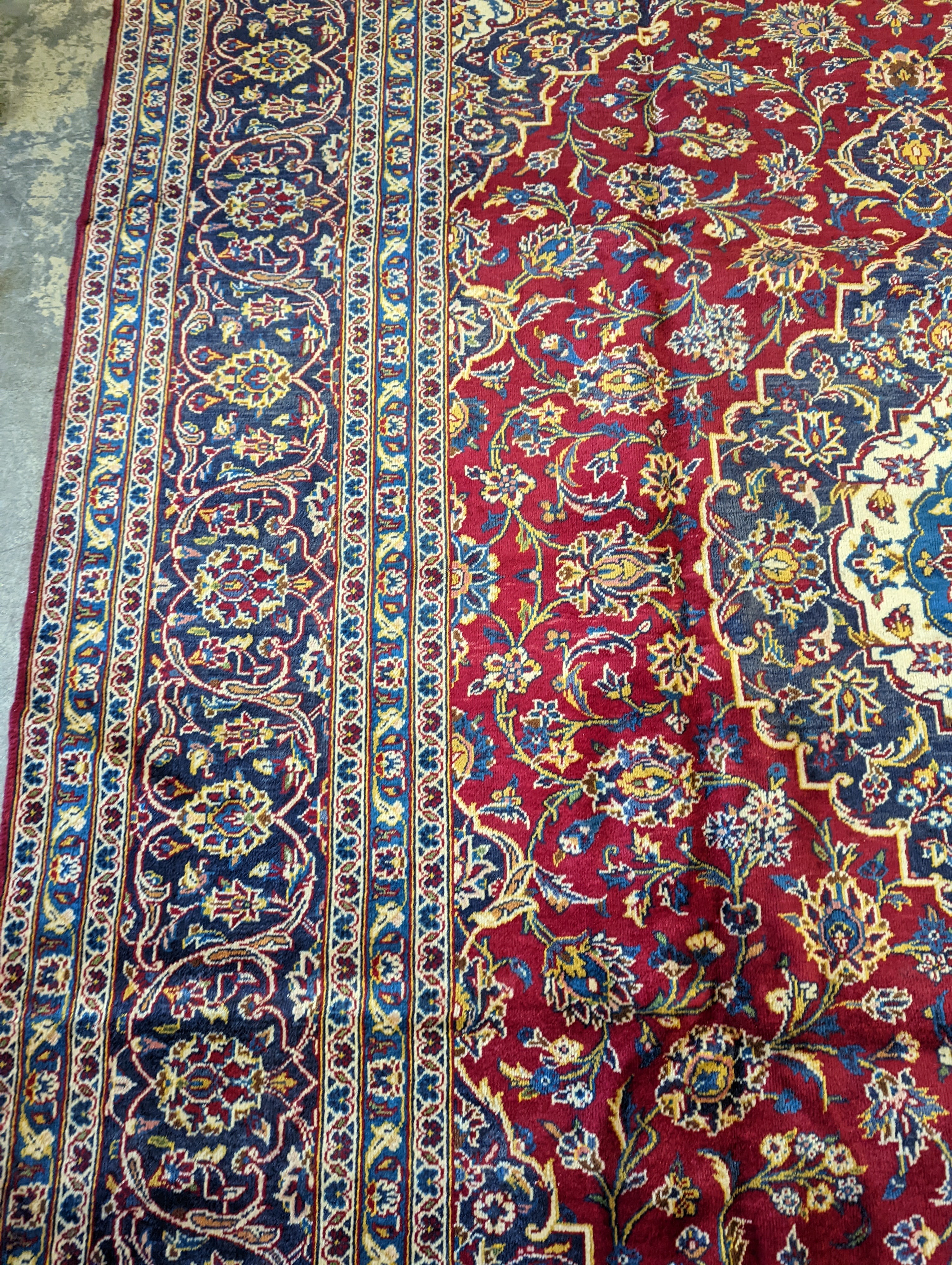 A Kashan carpet, 330 x 244cm